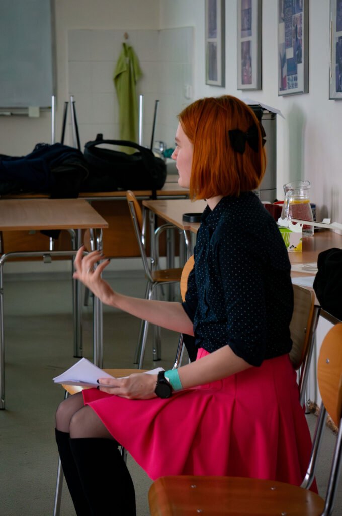 Radka Výborná vede workshop "Blízká setkání s našimi stereotypy ohledně BDSM" na konferenci v roce 2024